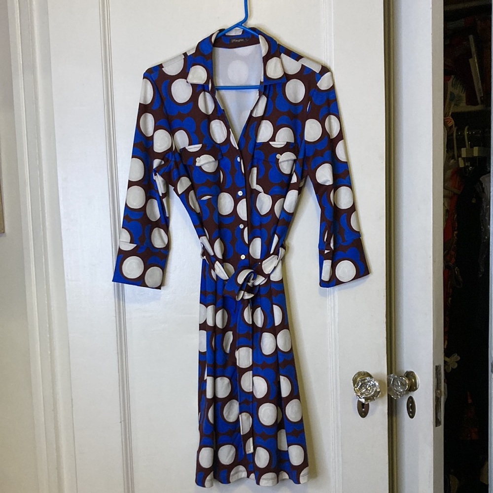 JMcLaughlin jersey dress, size L, blue brown pattern w/belt.Excellent condition